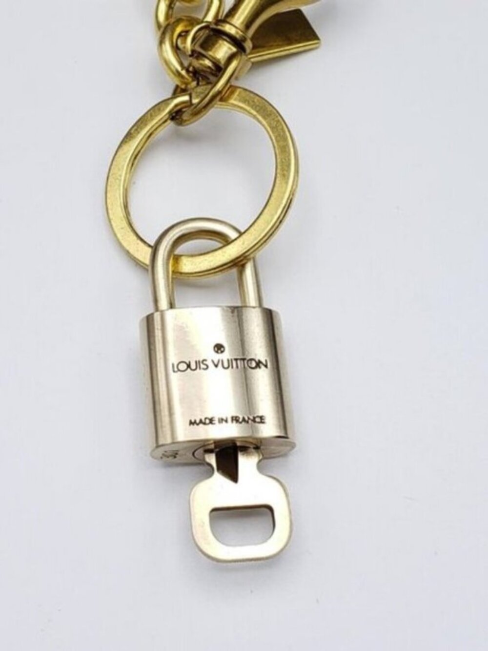 LV Gold Padlock Authentic 🔑 Luxury Bag Charm w/ Unbranded Golden Bag Keychain - Picture 5 of 12